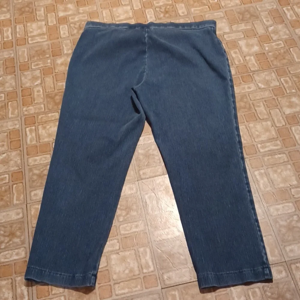 Alfred Dunner Navy Cropped Jeans Pull On Stretch Jeans